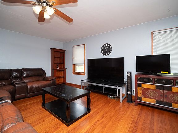 5th image of 301 Junius St