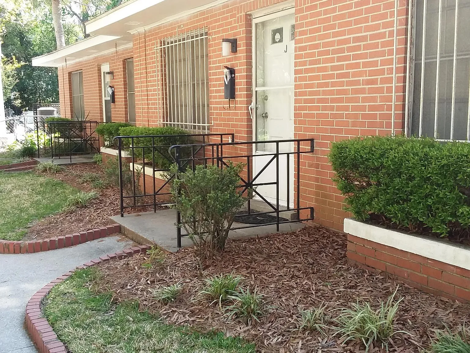 3 bed, 1275 sqft, $2,700 — Photo 2