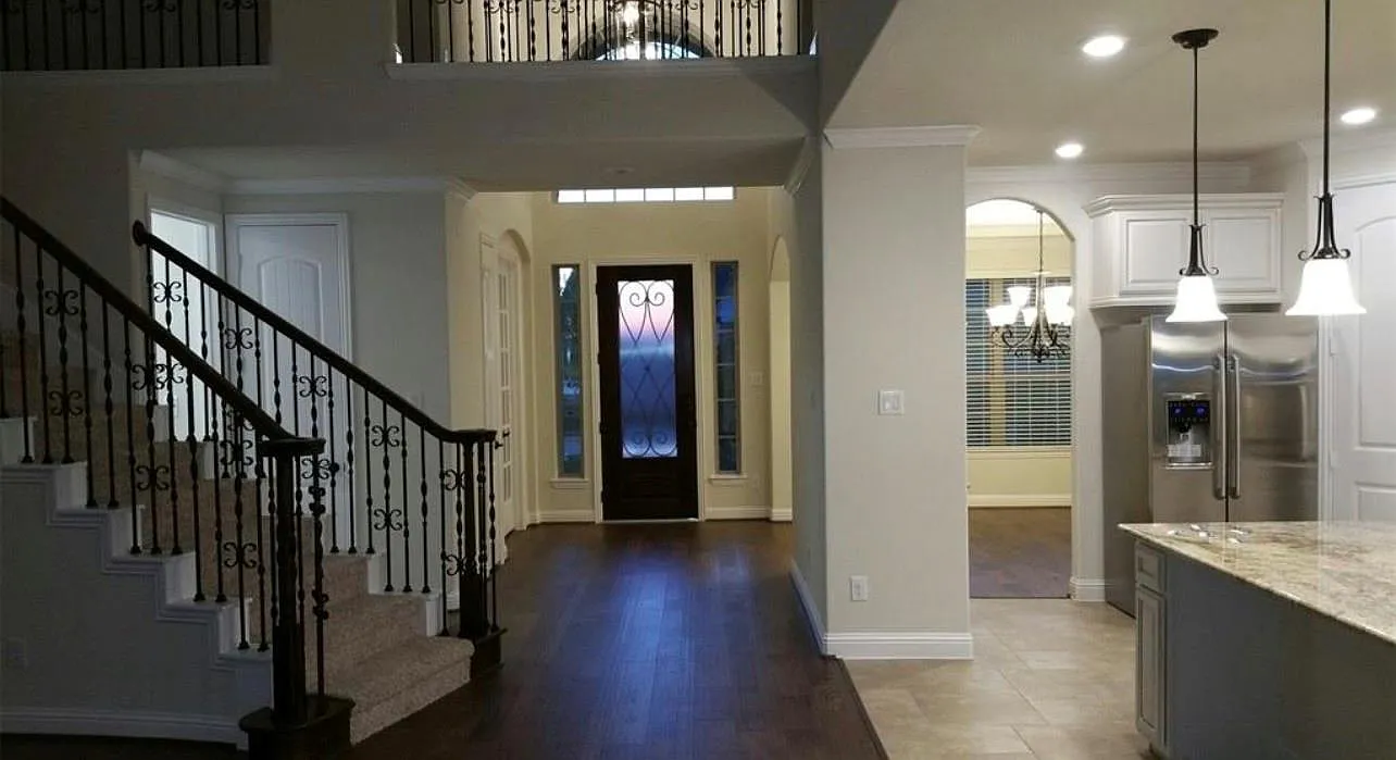 5 bed, 3.5 bath, 3674 sqft, $4,200 — Photo 2
