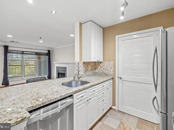 5563 Seminary Rd APT 107, Falls Church, VA 22041