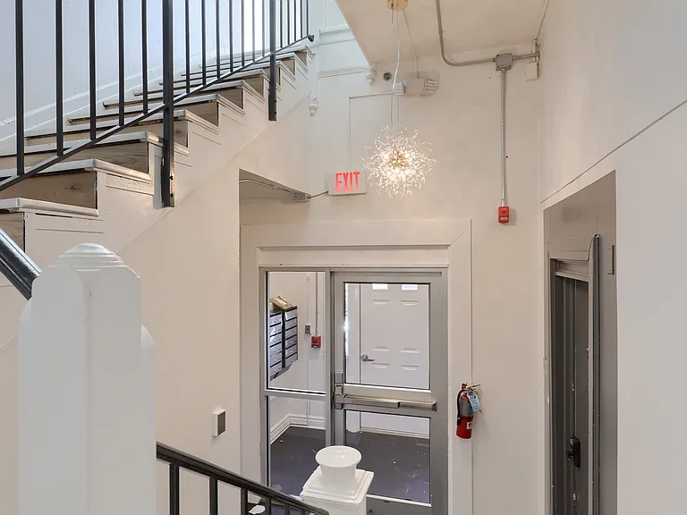 534 W James St #7 — Photo 14