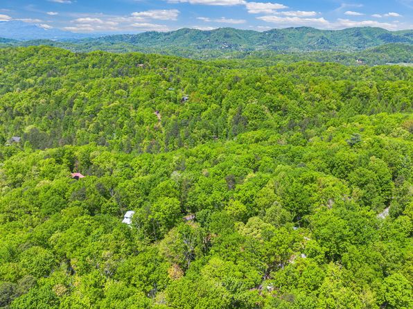 4360 Lakeshore Ave, Sevierville, TN 37876