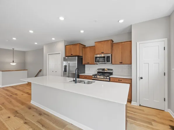 6750 Wildflower Way, Excelsior, MN 55331