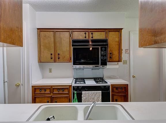 3rd image of 7202 Whispering Oaks Dr