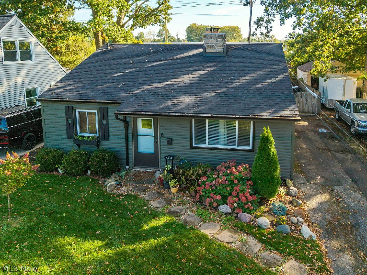 3 bed, 1.0 bath, 1050 sqft, $2,200 — Photo 4