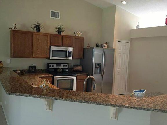 4th image of 1661 SW Cecelia Ln