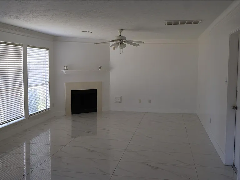 710 Hidden Rdg W — Photo 16