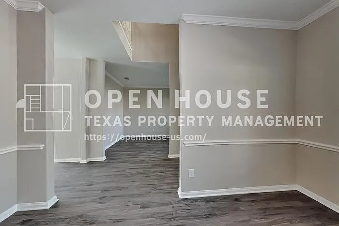 823 Portsmouth Dr — Photo 9