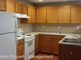 270 SE Edwards Dr APT B, Dundee, OR