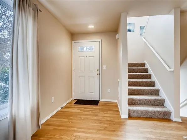 5225 11th Ave NE #A, Seattle, WA 98105