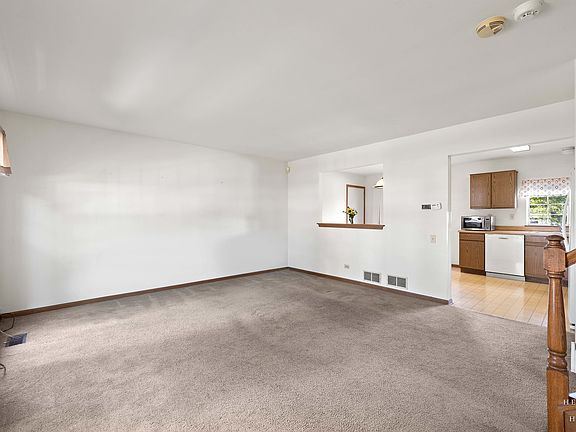 4th image of 2075 Aronomink Cir
