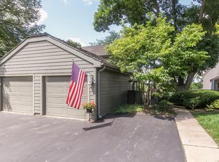 402 Valley View Rd, Barrington, IL 60010