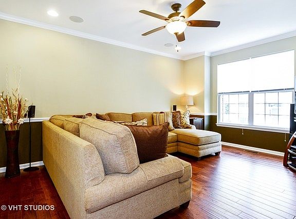 2nd image of 2636 Dunraven Ave
