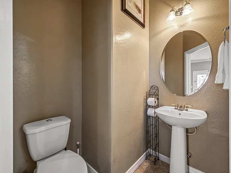 12025 W Polk St — Photo 23