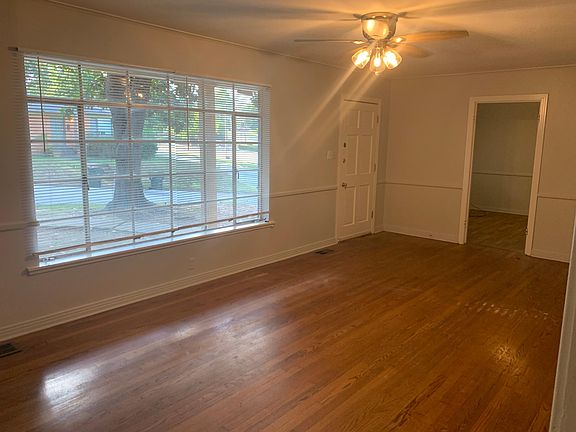 Big living room with fantastic windows!