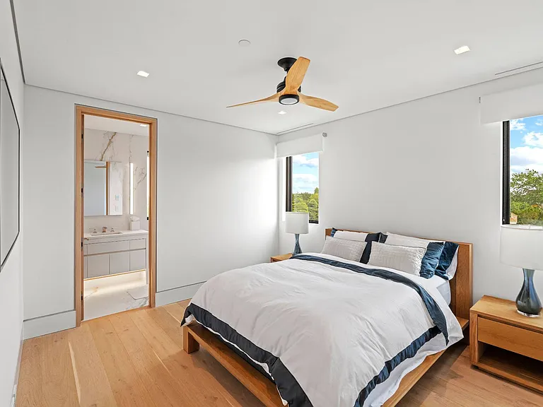 8 Middle Pond Ln — Photo 32