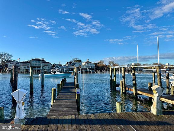 3rd image of 201 Anglers Rd