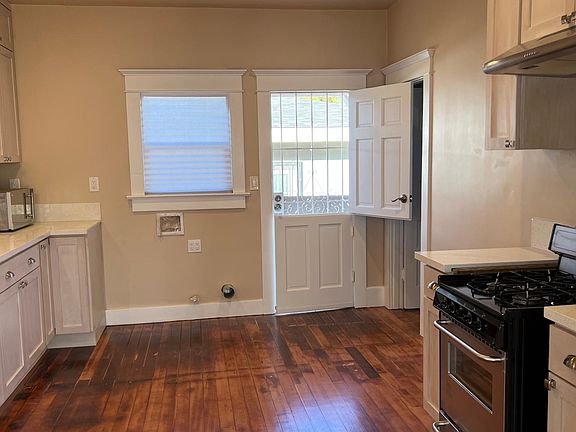 5th image of 204 W Sepulveda St
