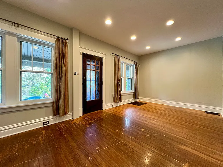 6114 Columbia Ave — Photo 10