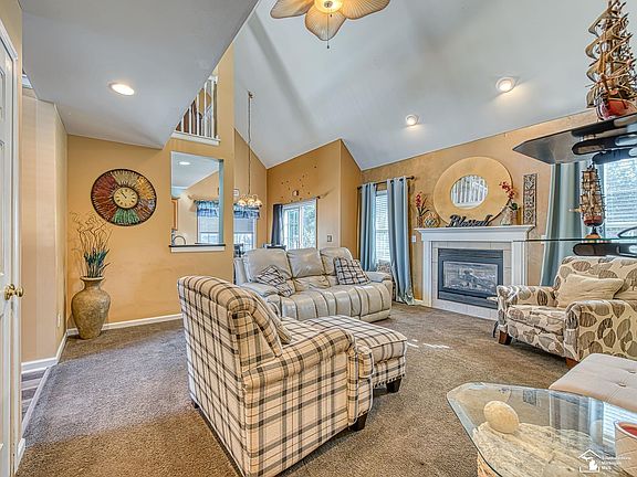 3rd image of 506 Illinois Dr