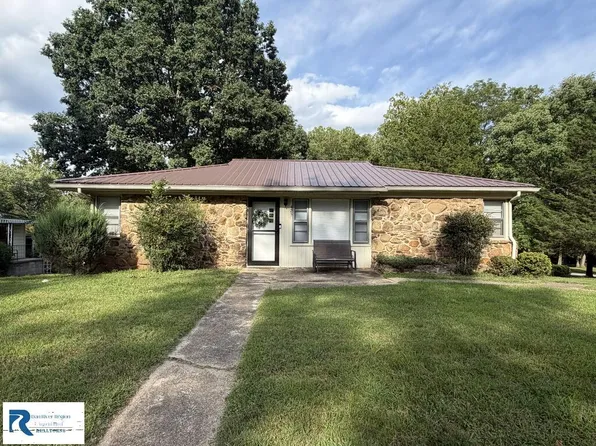 425 S Main St, Chatham, VA 24531
