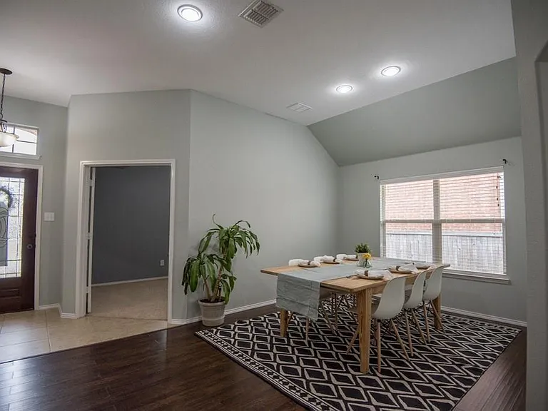 809 Hardwood Dr — Photo 4