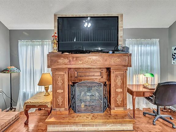 4th image of 2723 Holly Springs Dr
