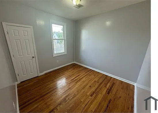 81 Smith St #2R — Photo 7