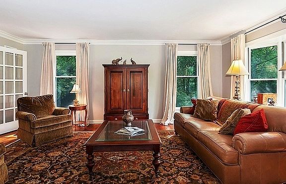 4th image of 27W234 Warrenville Ave