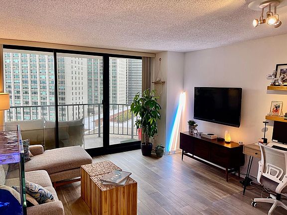 4th image of 3660 N Lakeshore Dr #905