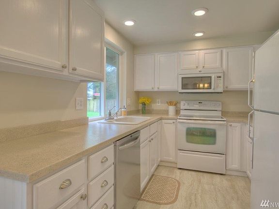 5th image of 32407 McKay Ln