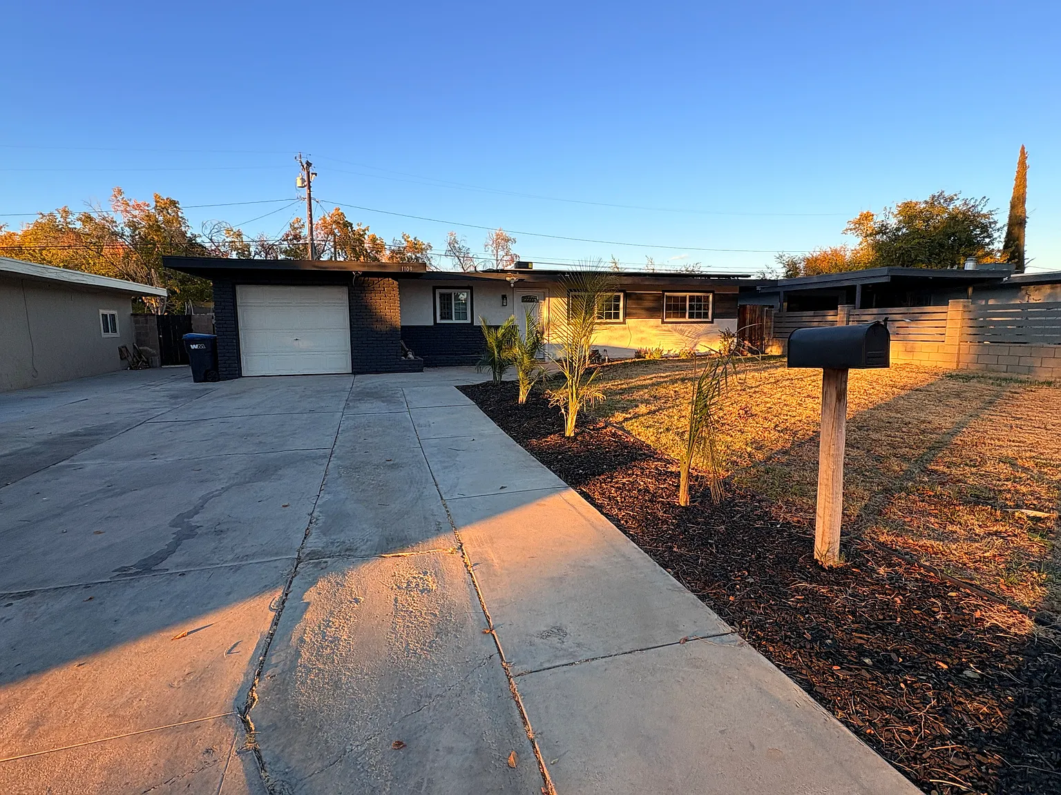 4 bed, 2300 sqft, $6,450 — Photo 2