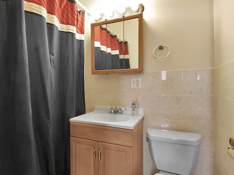 3800 S Emerald Ave #1R — Photo 8