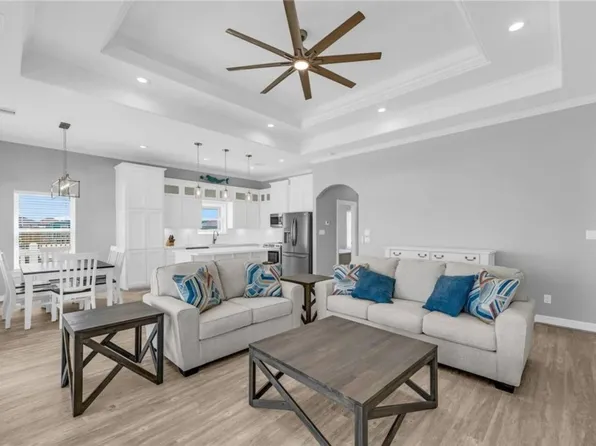 863 Selwyn Rd #Id1558167p, Pt Bolivar, TX 77650
