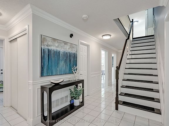 4th image of 5824 Cornell Cres