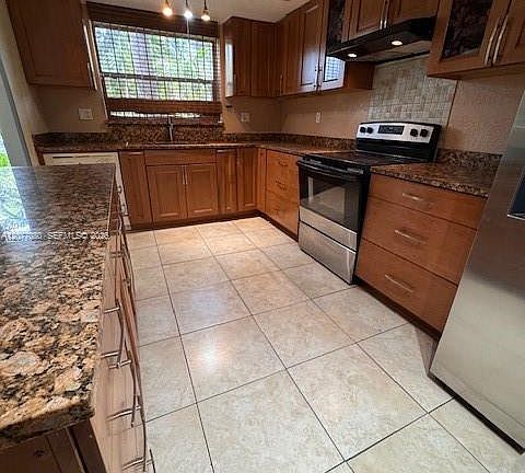 3rd image of 2192 NE 171st St #1
