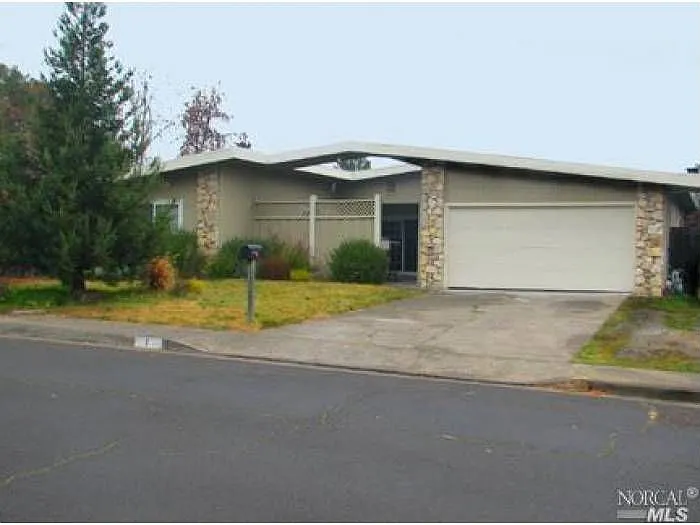1 Angelica Ct photo 1