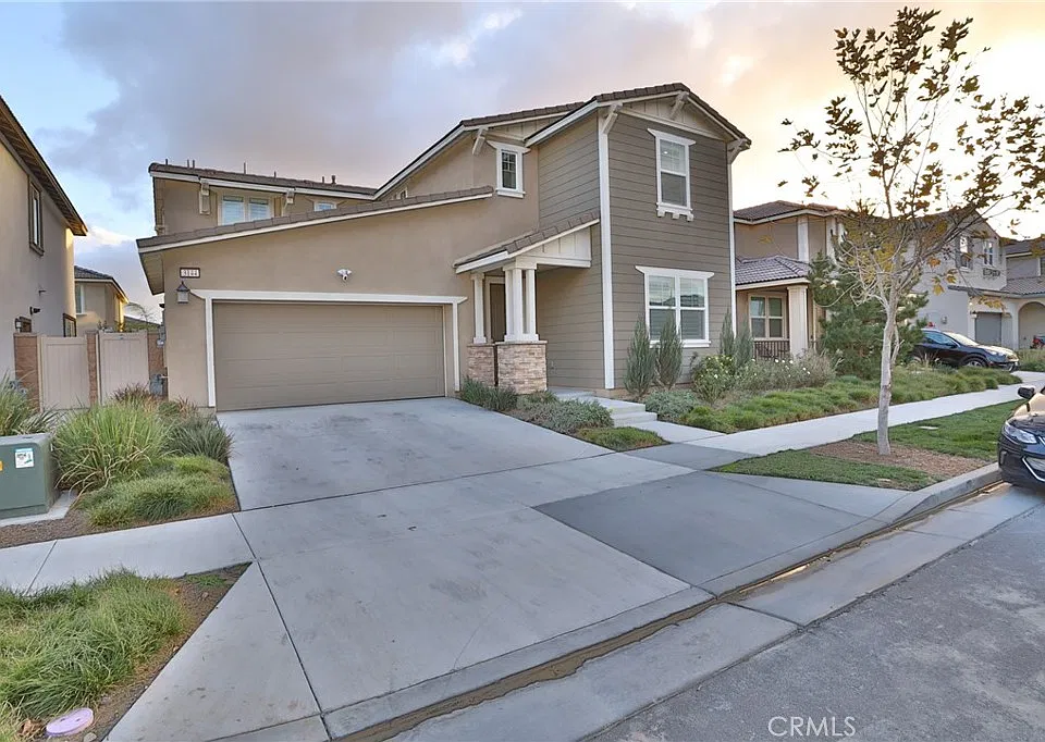3144 E Yellowstone Dr