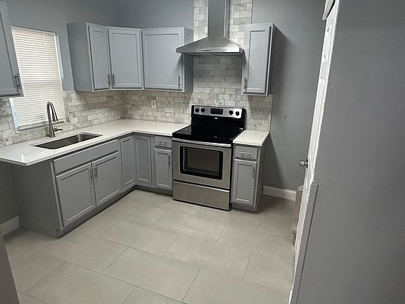 5th image of 3910 Paseo Blvd