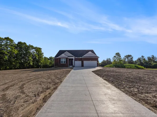 7557 Orchard Ln, Washington, MI 48095