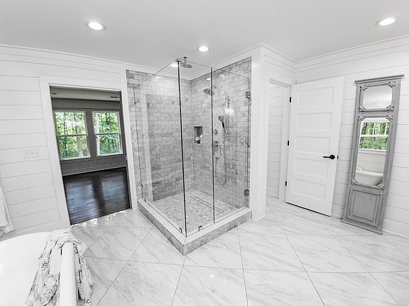 4th image of 134 Willow Creek Ln