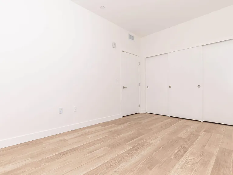 Woodlake Apartments — Photo 49