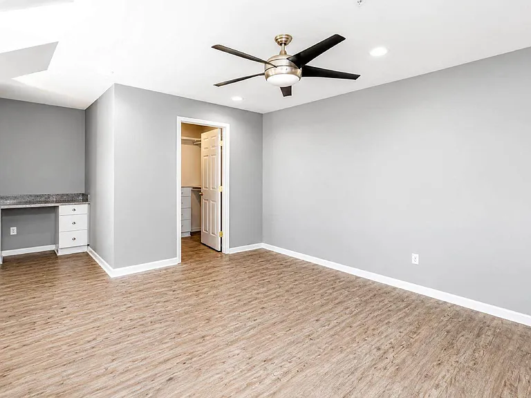 1097 Foxboro #31 — Photo 12