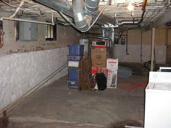 3rd image of 7030 Dartmouth Ave