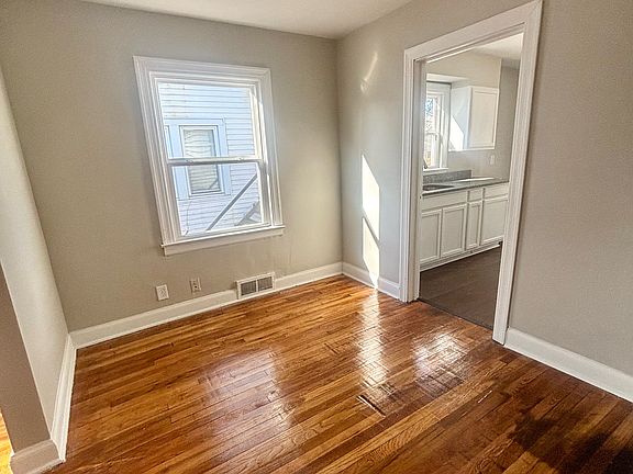 4th image of 328 Cecil Ave