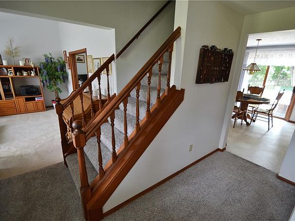 3rd image of 154 Dar Lind Ln