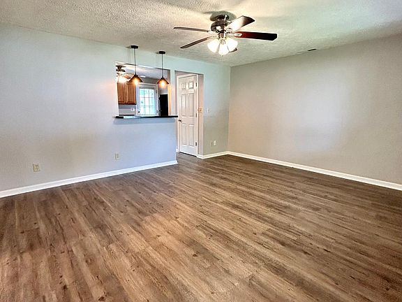 4th image of 1610 Briedweng Ave