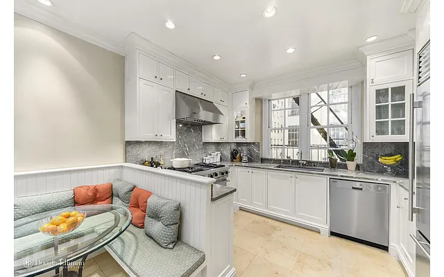 Sold by Douglas Elliman | media 15