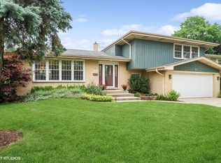 902 E Crabtree Dr, Arlington Heights, IL