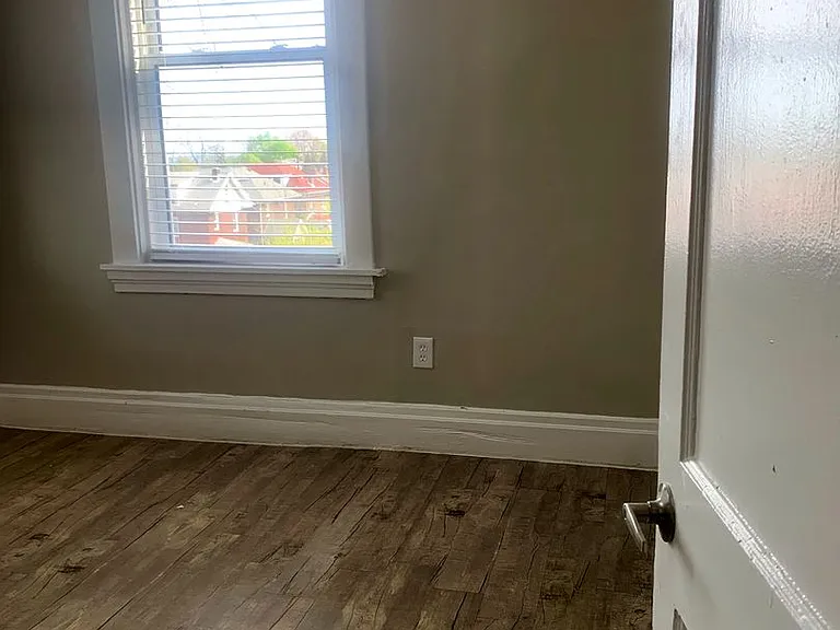 2838 Broadway Ave — Photo 13